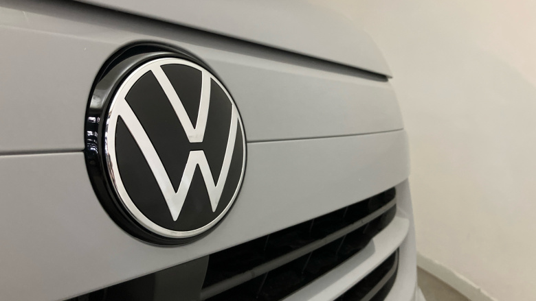 Volkswagen Transporter T32 Swb Electric 160kW 65kWh Commerce Pro Van Auto